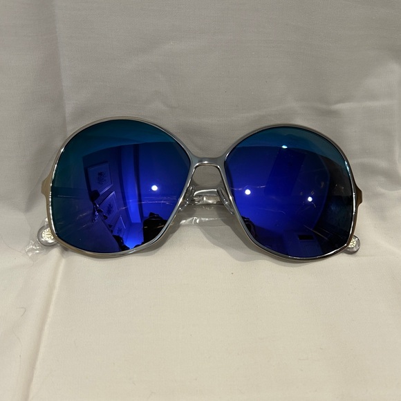 Henri Bendel Joan Square Sunglasses main image 10